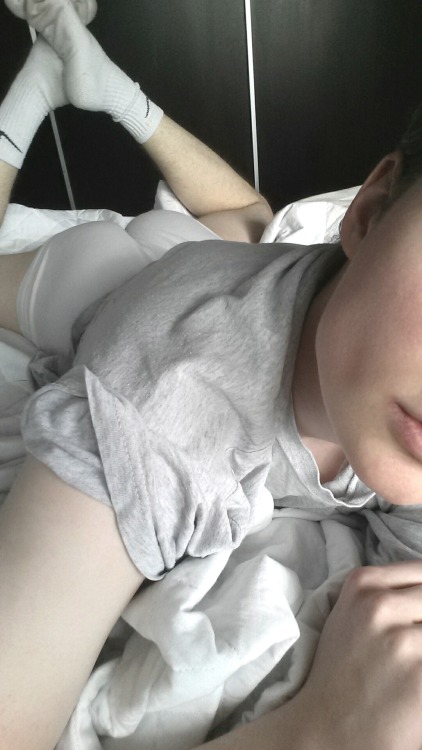 pale-humans:  Pale Blog | Pale Humans Submission:  (੭ ◕㉨◕)੭check me out ?(▽◕ ᴥ ◕▽) 