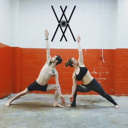 Twin #trikonasana @adrian_hummell & @amanda_yogini! Good hip opener, and it helps you really ope