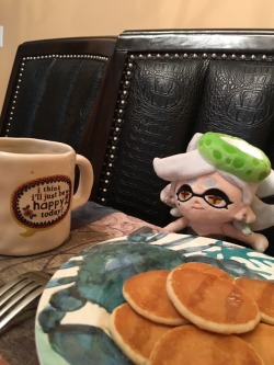 @slbtumblng breakfast with the wife? ;3