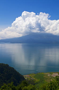 0mnis-e:  Overlooking Panajachel and Lake Atitlan (by Matt Champlin) 