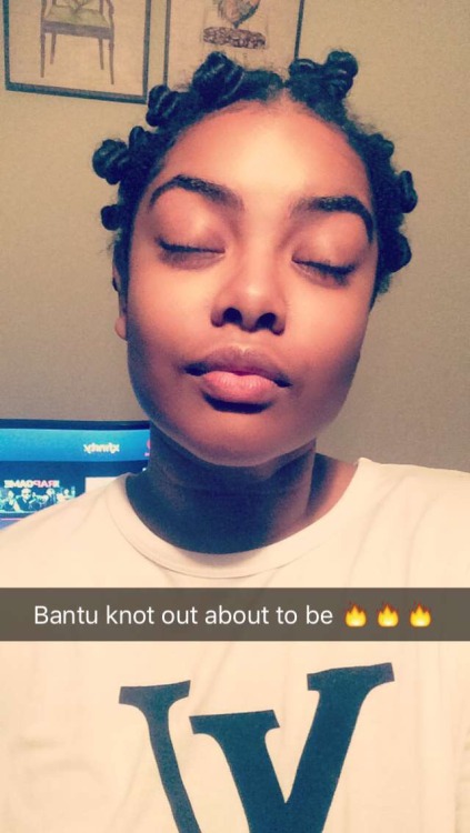 live-breathe-nadege:  Bantu knots with coconut oil 😊✨🌺 