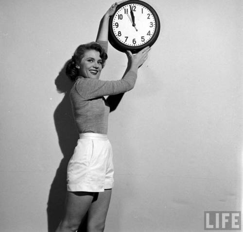 Daylight Saving Time cheesecake(Edward Clark. 1950)