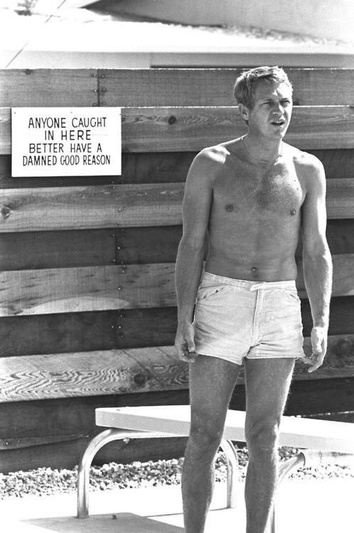 nucelebs:  Steve McQueen in his backyard  photographed by John Dominis 1963 http://nucelebs.tumblr.com/archive