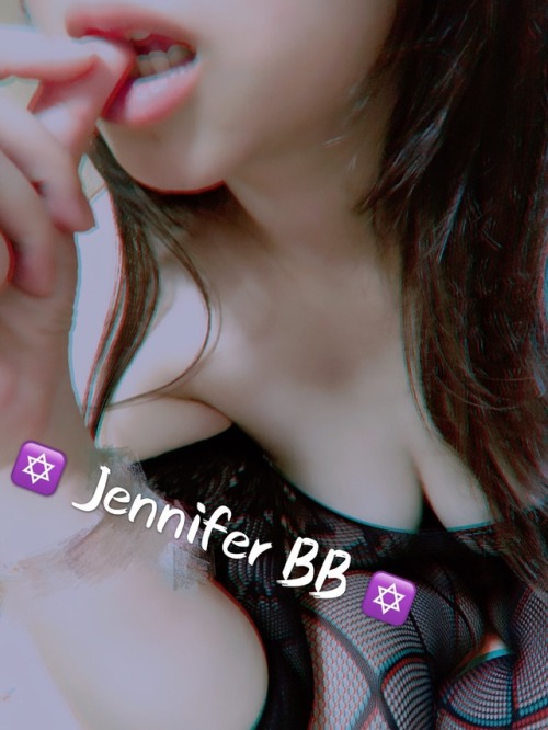 jenniferyip: 夜闌人靜的一個晚上 淫娃好掛住A先生 雖然日日有聯絡，但係始終無得見真人 妹妹難免空虛寂寞 淫娃個嘴就黎唔識得點吹爆呀 妹妹的淫水亦因為等待，就黎乾了 希望A先生可以快的公幹