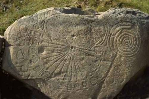 irisharchaeology:Prehistoric rock art at the great Neolithic passage tomb at Knowth, Co. Meath, Irel