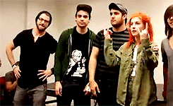 negativecreap-deactivated201710:  Taylor copying Hayley during a meet and greet (x) 