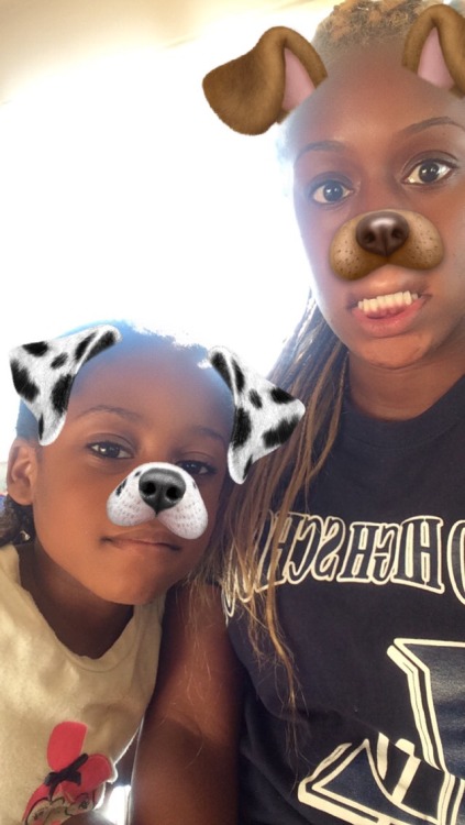 gochellzgo:  My seed looooves snapchat