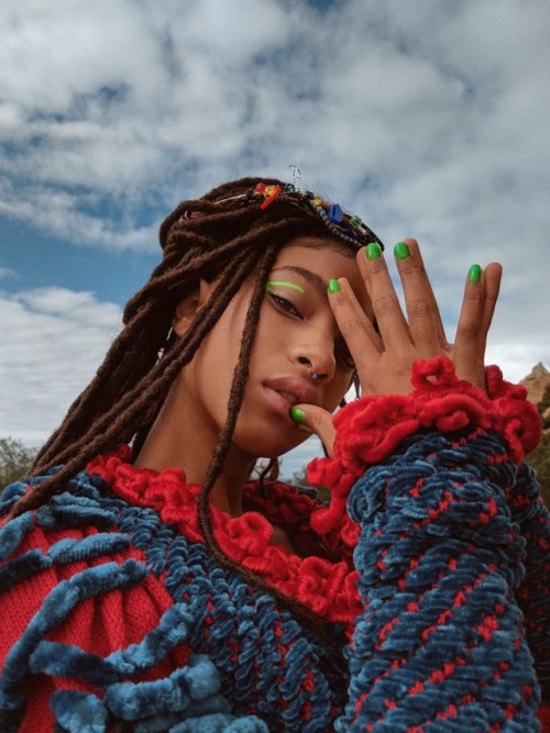 unicornempire:  celebsofcolor: Willow Smith for GirlGaze Man that makeup is so cool, along with everything else- I saved all these pictures into my ‘To Doodle’ folder, can’t wait to take a crack at it! 