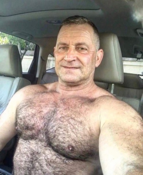 ihearthairydaddiesandbears:wolf69000:wolf69000.tumblr.comYummm