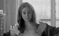 leroichevalier:→ Queen Catherine + 4.14 “ A bride, a box, a body”