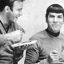 possit-de-tenebris:  wolfman6837:  alaskanamethyst: aiiaiiiyo: Capt Kirk and Spock, behind the scenes Star Trek, just having some lunch together. Late 60s. Check this blog!  💙💕💙💕💙   @possit-de-tenebris   Love it! Ty @wolfman6837 