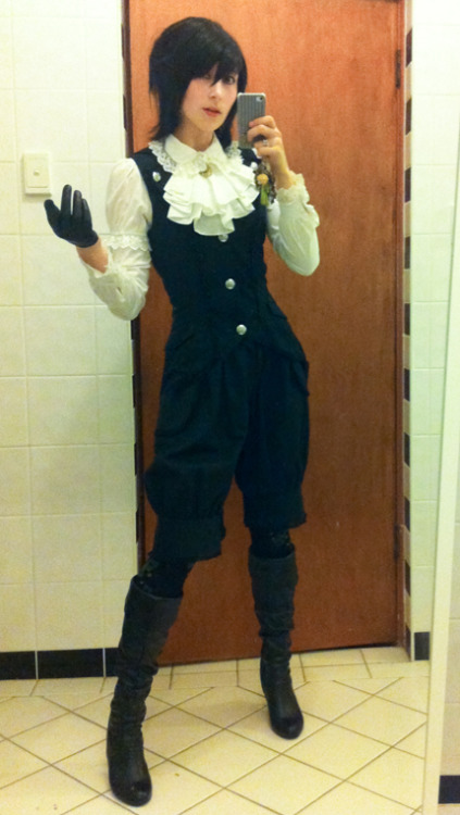 zimiel:Today’s coord~ ^o^  finally got around to taking in new AatP vest/tailcoat so it actually fit