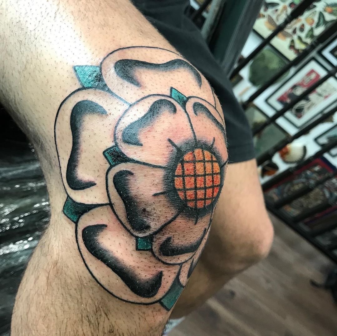 Old school rose on my knee Done by inglorioussteve at Swahili Bobs  tattoo Stockholm  rtattoo