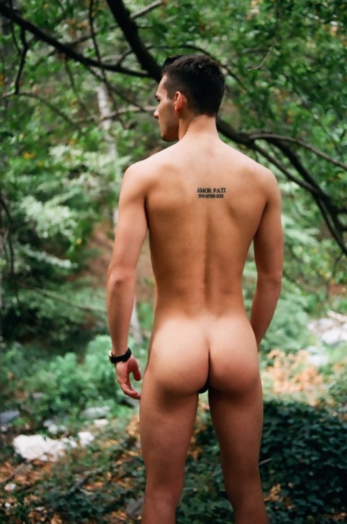 bingobongosof:  alexkingfilm:The Way We Stand In Nature is presence // 35mm  Красота