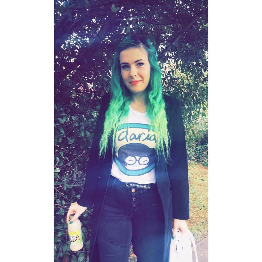 Daria is my spirit animal 😂✌🏻️💚   #420girls #greenhair #tattooedgirls