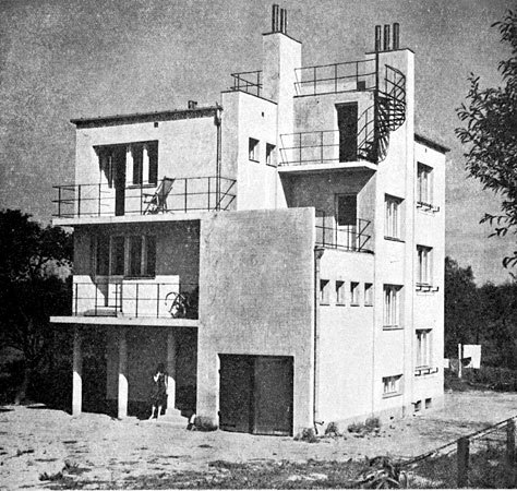 zolotoivek: The Szyller Villa, Warsaw, designed by Bohdan Lachert and Jozef Szanajca, built in 1929.