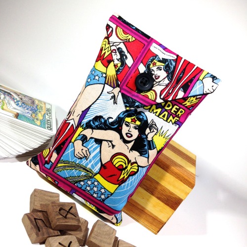 divinenoctivaga: Wonder Woman comic strip tarot deck bag and matching book holder.Perfect size for t