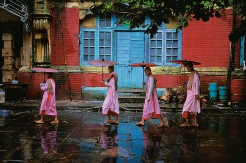 zzzze:Steve McCurryProcession of Nuns, Rangoon, Burma, 1994 - Chromogenic C-print