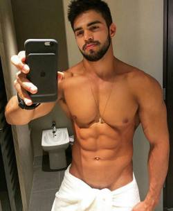 i-love-barba:  by @boystopbrazil http://ift.tt/1SsWFUZ