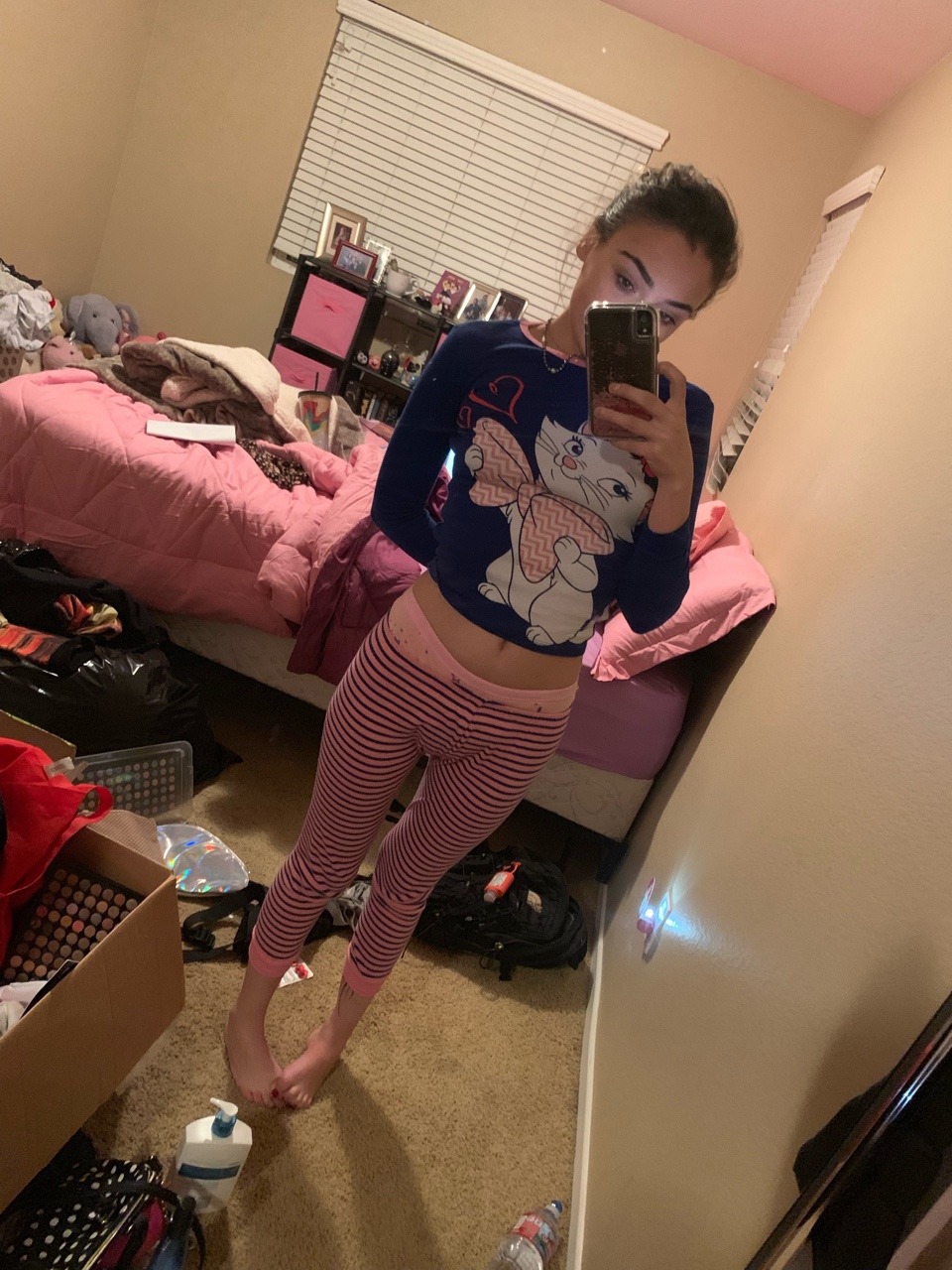 bby-lttl-spc:  Ignore how messy my room is but I just love my training pants and