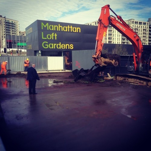 and they’re off! @manhattanloft #ManhattanLoftGardens #e20 #OlympicPark #ManhattanLoft #architecture #eastlondon #londonlegacy #workinprogress (at Olympic Park, E20)