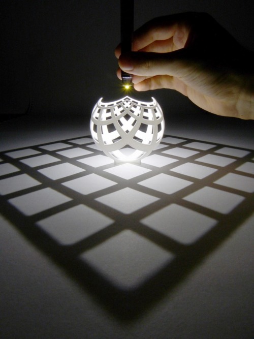 tariqk: ultralaser:  valeria2067:  geometrymatters:   Mathematician Henry Segerman demonstrating how