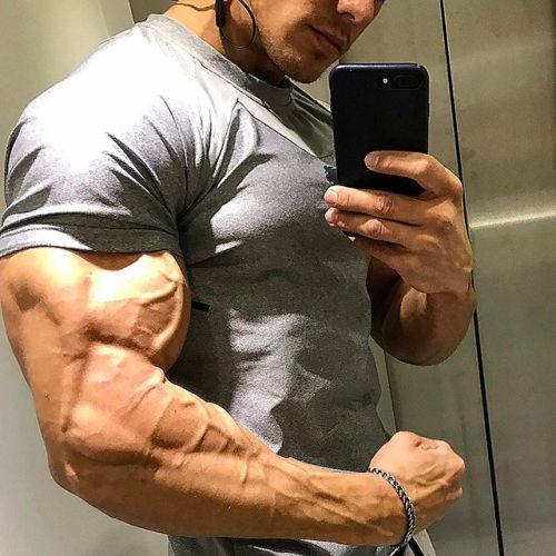 beautifulyoungmuscle:  Enis Rexhepi: bountiful biceps (and everything else)!
