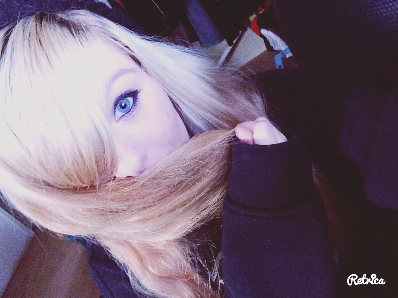 cool-scenegirls:  My fave selfies ✌️