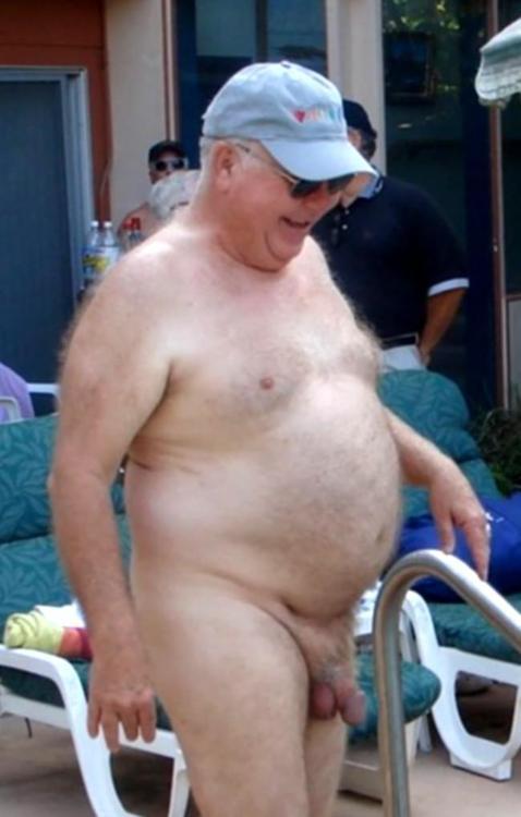 worshipfatdaddies:  nudedadsandjewelry: the guy with the sunglasses…. a long time
