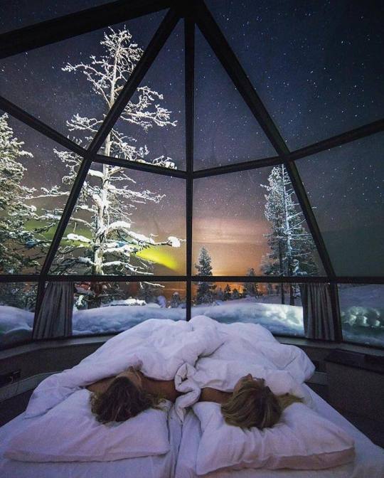 incompletehuman:  trasemc:  Imagine sleep under the skys!! so beautiful  