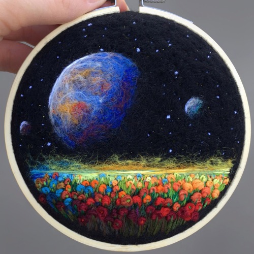 niuniente:sosuperawesome:Needle Felted and Embroidered Art HoopsYuliya Krishchik on Etsy  @blood-and-pepper