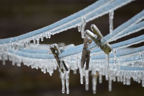 highresolution-photography:  Frozen Clothesline (6016 x 4000) Source: https://imgur.com/m7wgpfE 