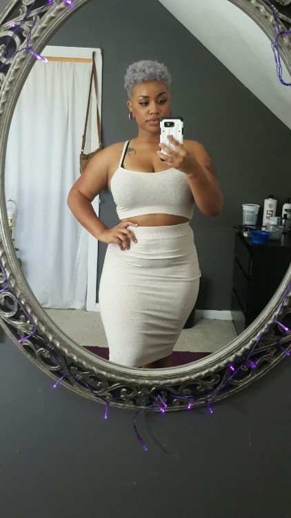 proteinpills:  eyerollgoddess:  👽  You look so damn good. Please tell me where you got this two piece set from 