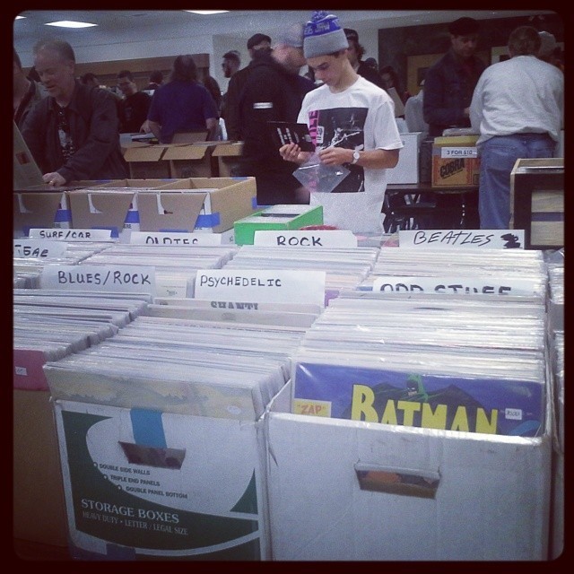 respinit:  …fun day of digging at the Armadillo Record Fair in Davis…  #vinyl