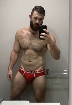 firstclassmales: oioidownunder:  beardburnme2:   Davemarshall89 Twitter    Red briefs are best!  David Marshall 