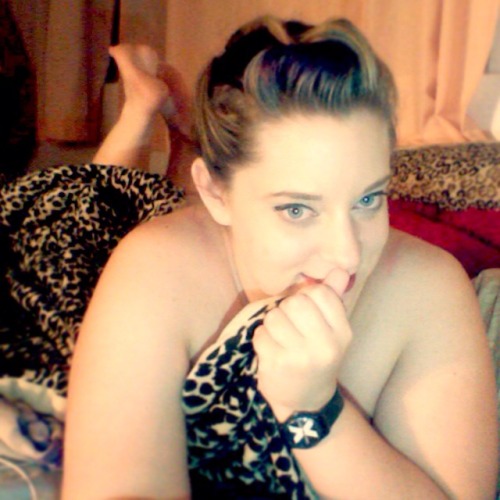 chubby-bunnies:  Hey ChubBuns! Thanks for all your support! It really means the world. caitedge.tumblr.com