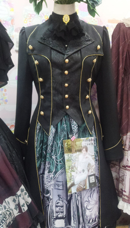 thevelveteendork:lolita-wardrobe:New Ouji Jacket: 【-✙✿-The Forever Rose-✿✙-】 Ouji Lolita Jacket◆ Sho