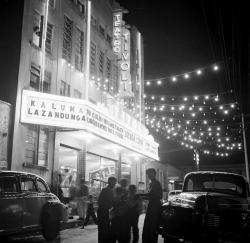 wehadfacesthen:Teatro Tivoli, Mexico City, 1952, photo by Earl Leaf