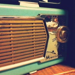 daintycollarbone:  Retro Radio.