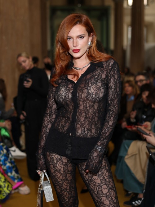 picsforkatherine:Bella Thorne at the Philosophy Di Lorenzo Serafini Fashion show during Milan Fashion Week