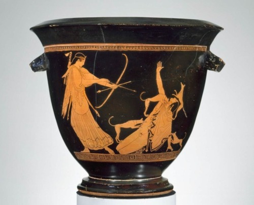 fuckyeahgreekmythology: Mixing Bowl featuring Artemis slaying Actaeon  By the Pan Painter