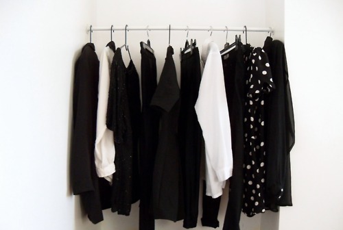 le-rucci:  ehxile:  fashion—n:  more black and white fashion here   x 