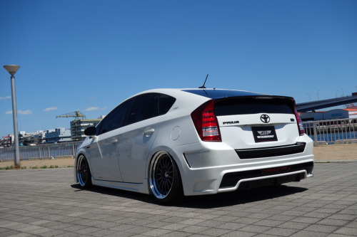 74120-731241:Toyota Prius ZVW30クリスタルアイ - デザインワークスさんの デモカー　プリウス CRYSTALEYE ファイバーフルLEDテールV3…