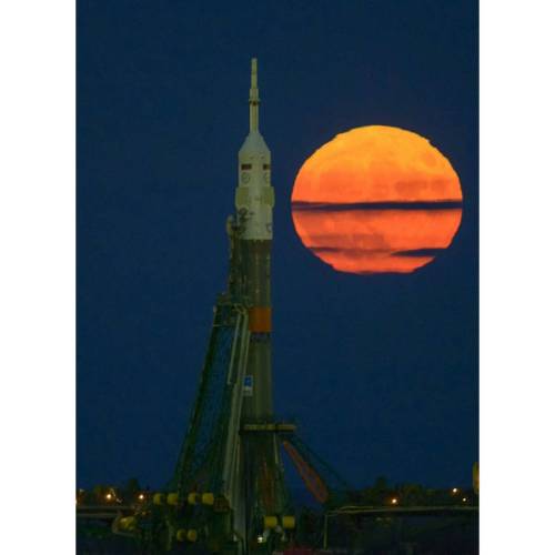 Porn Soyuz vs Supermoon #nasa #apod #roscosmos photos