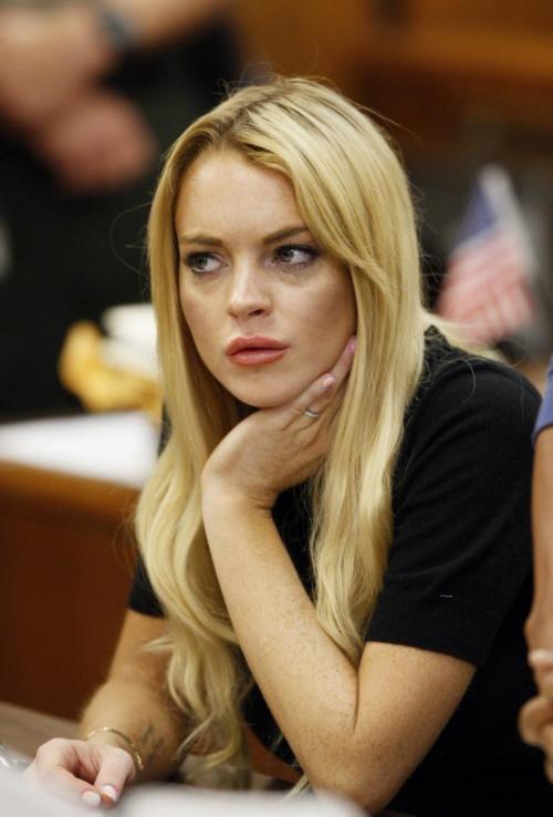 lebaenese:  fakedna:  Goal: To look as fierce as Lindsay Lohan does in the courtroom  How is this fierce tho? 