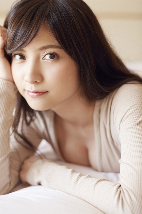 deepbluetomato:  https://www.tumbex.com/deepbluetomato.tumblr/photo 桃月なしこ  