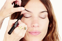 arunawaytrain:  Alexa Chung Tutorial - Starring Alexa Chung! 