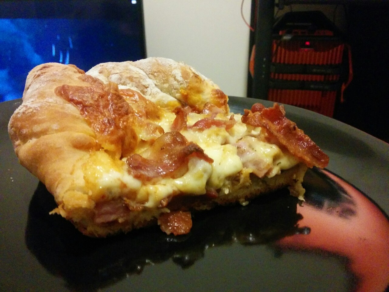 irontemple:  Homemade 3lb pizza.