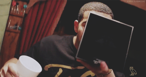 obeysumzy:  strictlydricki: Drake drinking out of his Grammy  ⚥▲ᴄʟɪᴄᴋ