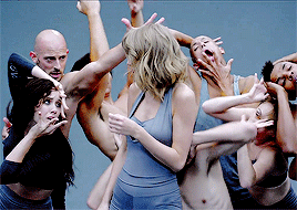 outofthewoods:the power of taylor swift: Shake It Off 
